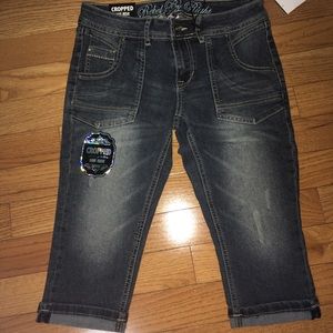 Cropped mid rise shorts